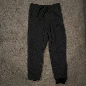 Boys nike tech fleece pants small